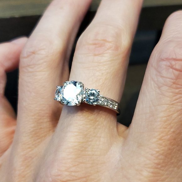 Size 8.25 925 Sterling Silver Beautiful Clear CZ Gemstone Ring - Picture 3 of 8